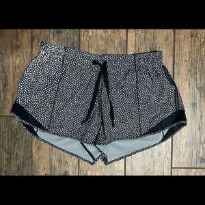 Lululemon sz 10 hotty hots
